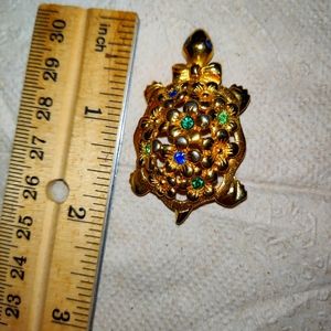 A Vintage Brooch gold tone Turtle